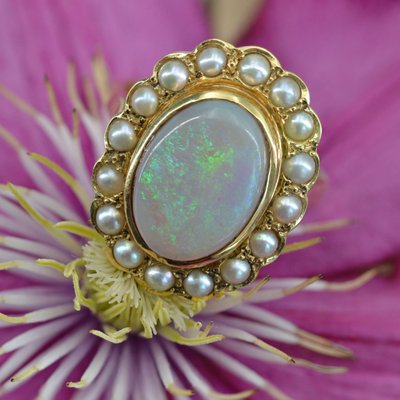 Anello in oro giallo con opale e perla