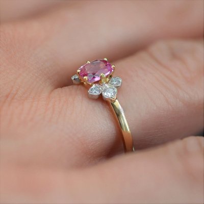 Feiner Ring mit rosa Saphir und Diamant