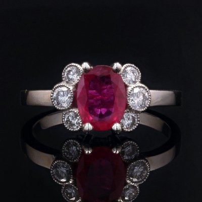 Anello di fidanzamento con rubino e diamante
