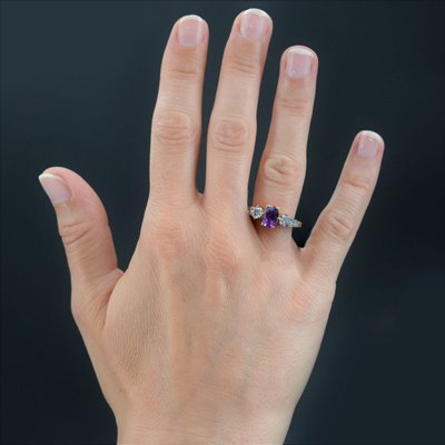 Ring mit natürlichem violettem Saphir und Diamant