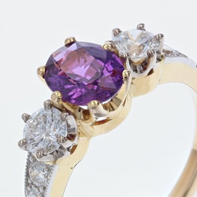 Ring mit natürlichem violettem Saphir und Diamant