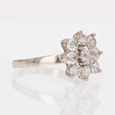 Quadratischer Gänseblümchen-Diamantring