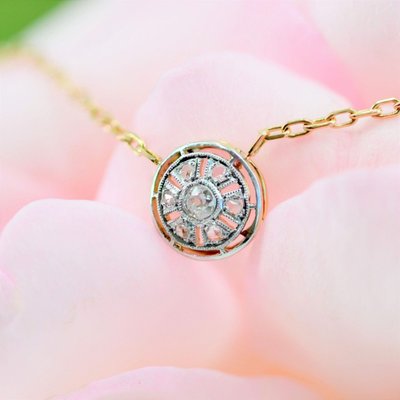 Old Chain And Its Round Diamond Pattern