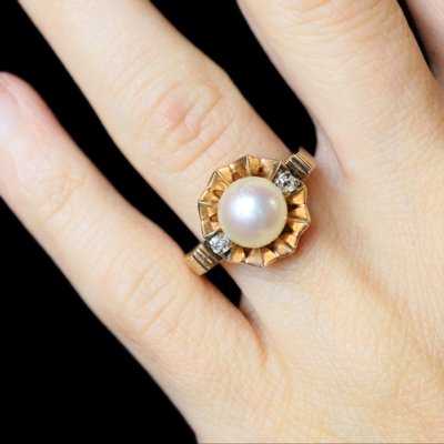 Anello antico con corona di perle e diamanti