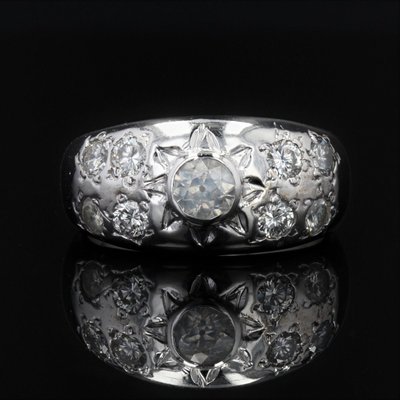 Anello rigido in oro bianco con diamanti