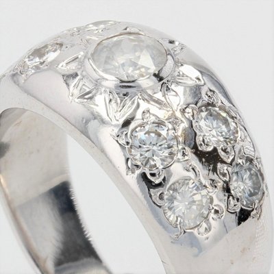 Anello rigido in oro bianco con diamanti