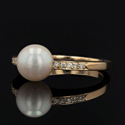 Anello piatto con perla e diamanti