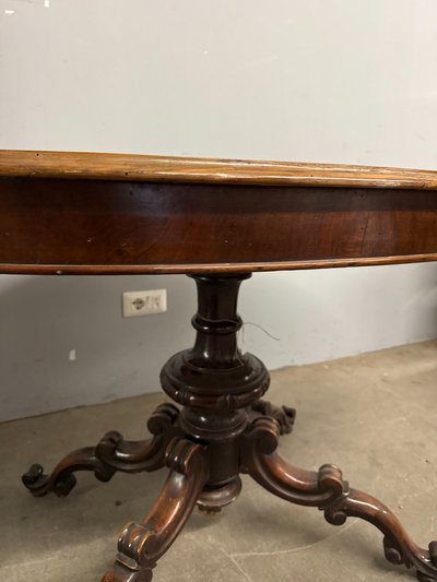 Table basse ovale ancienne en noyer massif, L. Filippo XIX, 76x72