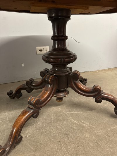 Table basse ovale ancienne en noyer massif, L. Filippo XIX, 76x72