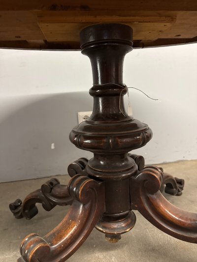 Table basse ovale ancienne en noyer massif, L. Filippo XIX, 76x72