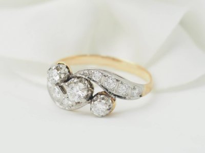 Antiker zweifarbiger Gold- und Diamantring