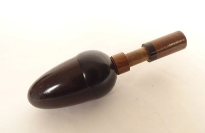 18K solid gold enameled thimble with wooden needle case and tassel 4.45g, 19th century