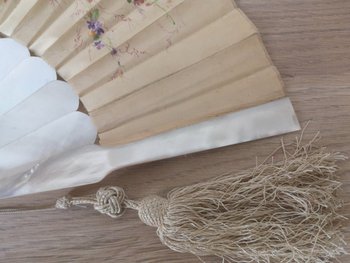 Fan - Mother-of-pearl and painted silk - Circa 1900