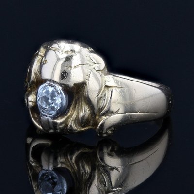 Anello antico in oro con leone e diamante