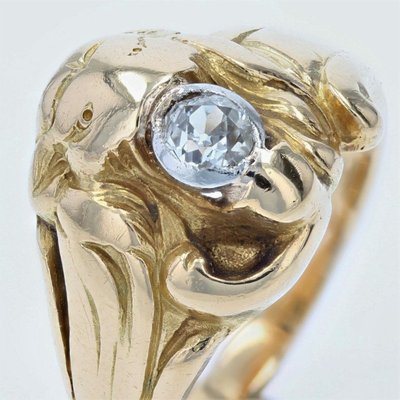 Anello antico in oro con leone e diamante