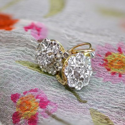 Gänseblümchen-Ohrstecker mit Diamanten im Rosenschliff
