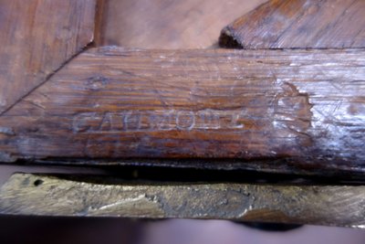 Paar Eckschränke mit Architekturszenen, gestempelt Caumont