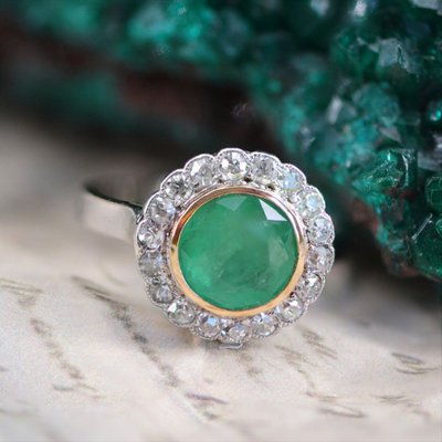 Anello antico con smeraldo e diamante rotondo