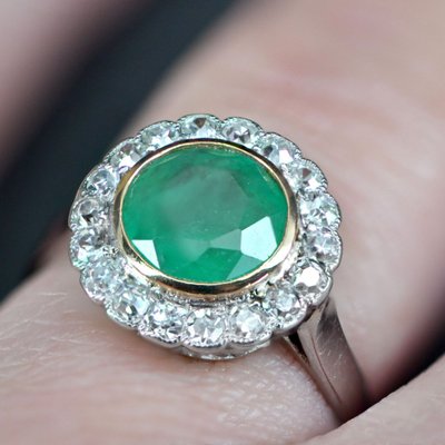 Anello antico con smeraldo e diamante rotondo