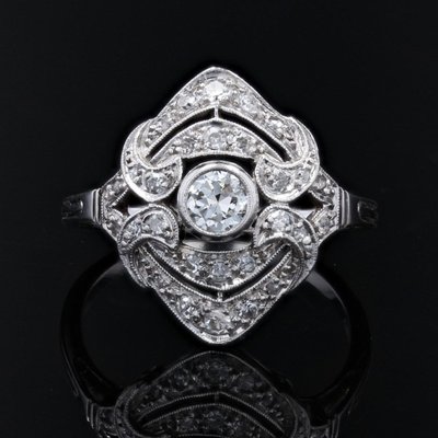 Weißgold-Diamantring im Art-Deco-Stil
