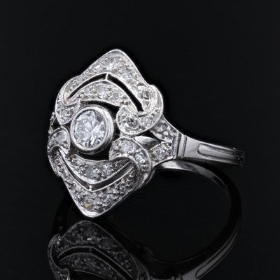 Weißgold-Diamantring im Art-Deco-Stil