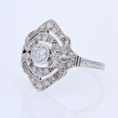 Weißgold-Diamantring im Art-Deco-Stil