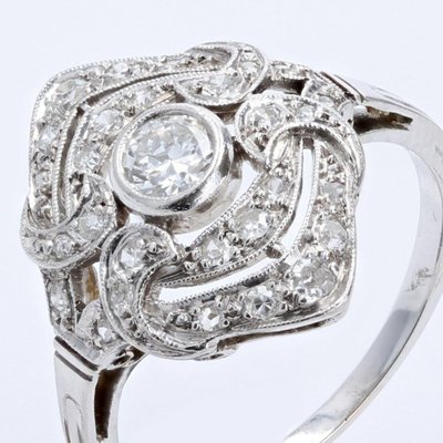 Weißgold-Diamantring im Art-Deco-Stil