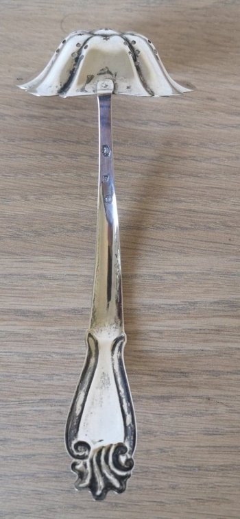 Duster - Sterling silver - Holland 20th century