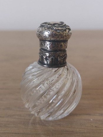 Salt bottle - Crystal - Late 18th century