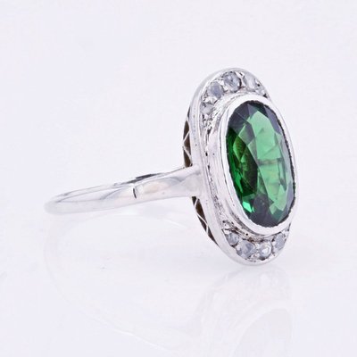 Anello antico con granato tsavorite e diamanti in rosa