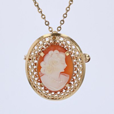 Durchbrochene Kamee und goldene Anhängerbrosche