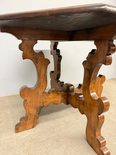 Refectory-style coffee table in solid chestnut, 20th century, 76 x 54 x 72 cm. Handcrafted.