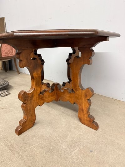 Refectory-style coffee table in solid chestnut, 20th century, 76 x 54 x 72 cm. Handcrafted.