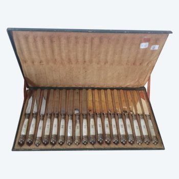 Box - 18 knives - Vermeil and mother-of-pearl - 19th century