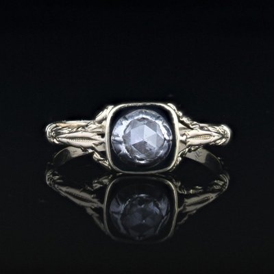 Antiker Diamant-Solitär mit schwarzem Emaille und Gold