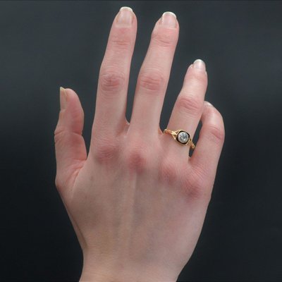 Antiker Diamant-Solitär mit schwarzem Emaille und Gold