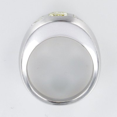 Anello in oro bianco spazzolato e diamanti gialli