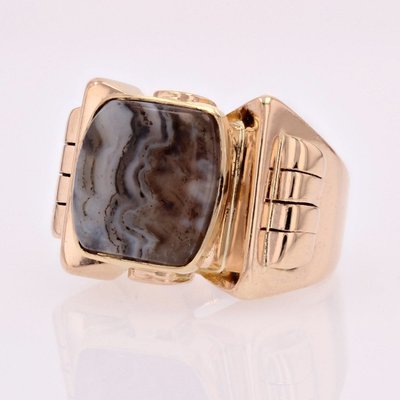 Anello con sigillo in oro antico e agata zonata