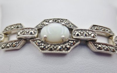 Bracelet Art-Déco, argent et opales. 