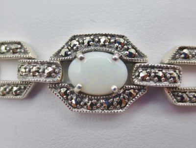 Bracelet Art-Déco, argent et opales. 