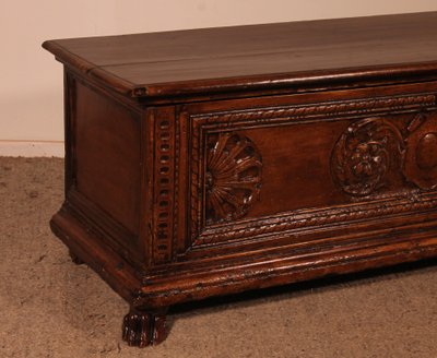 coffre de la renaissance italienne en noyer - circa 1600