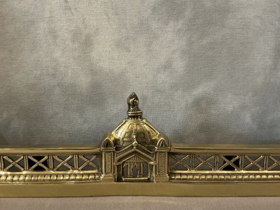 Barre de foyer, barre de cheminée en bronze décor de Tour Eiffel vers 1900