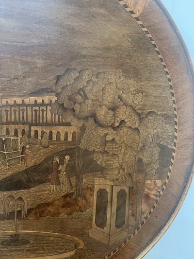 Guéridon marqueté de style Louis XVI a plateau amovible XX siècle 
