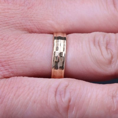 Facettierter Ehering aus Roségold