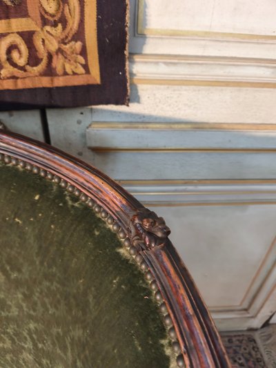 Louis XV period basket sofa in walnut, 18th century