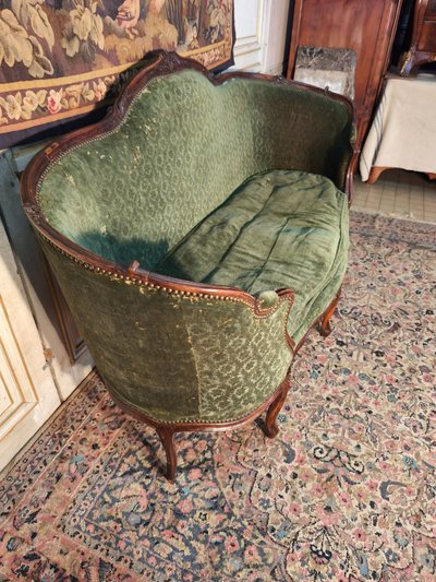 Louis XV period basket sofa in walnut, 18th century