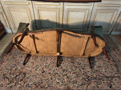 Louis XV period basket sofa in walnut, 18th century