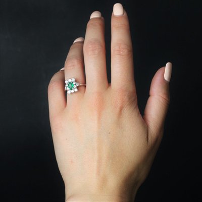 Anello vintage con smeraldo e diamanti