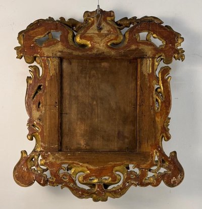 Miroir en bois sculpté, gravé et doré, Toscane, début du XVIIIe siècle