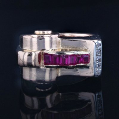 Asymmetrischer Panzerring mit Rubin und Diamanten